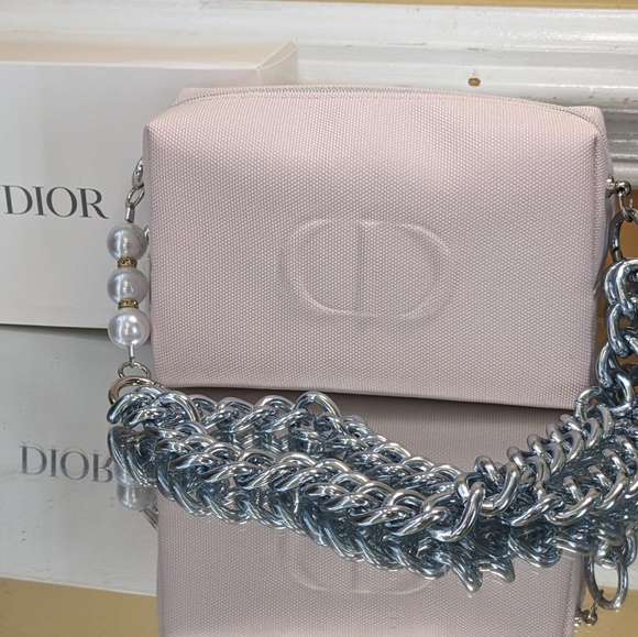 Host pick 💥💥❤️Dior pouch💥💥 - Picture 5 of 10